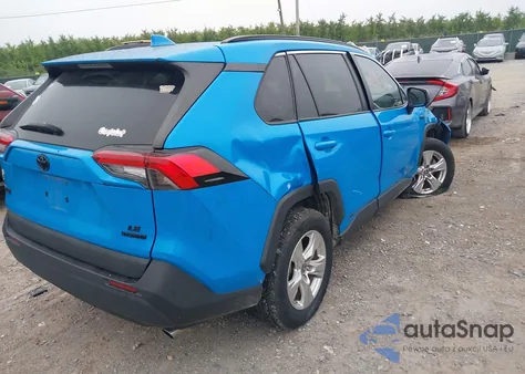 2021 Toyota Rav4 Hybrid Le z USA, uszkodzony, nr VIN 4T3LWRFV9MU045460